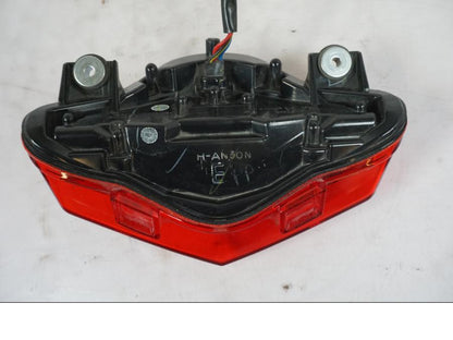 Vänster sida på Baklampa från en Kawasaki ER-6N -2012 motorcykel.