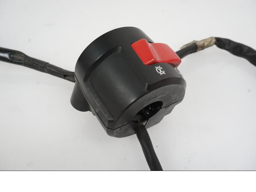 Höger sida på Styrelreglage från en Yamaha YZF R6 -2006 motorcykel.