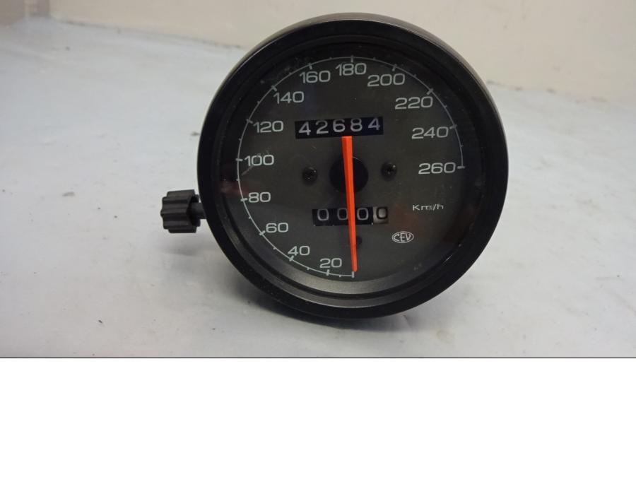 Framsidan på Hastighetsmätare från en Ducati ST2 -2001 motorcykel.