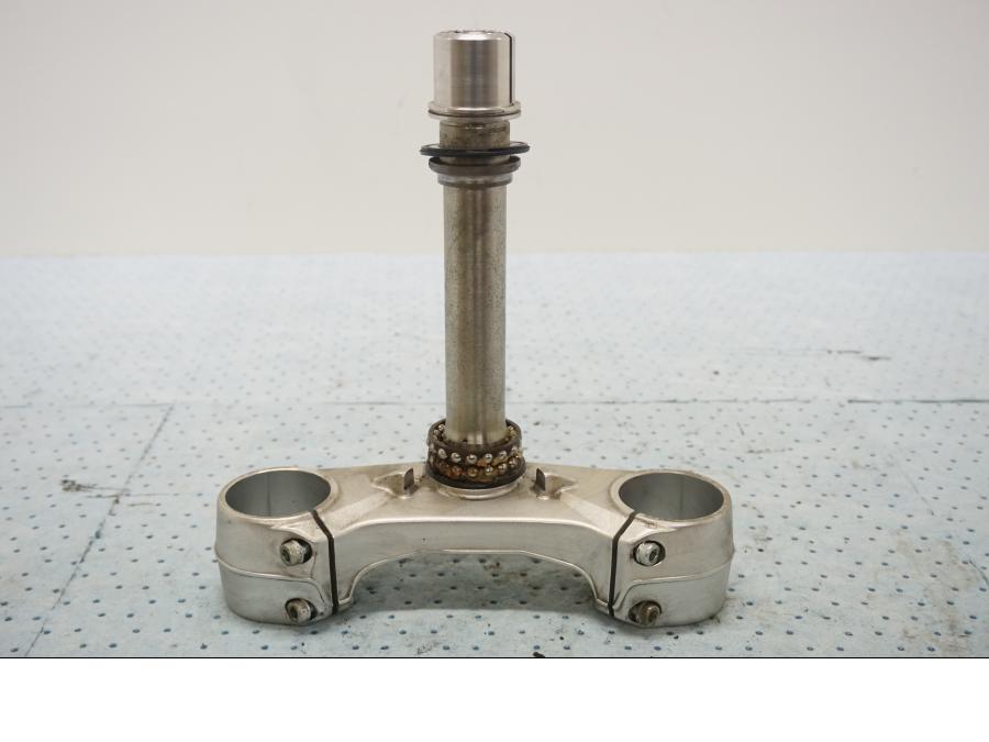 Framsidan på Gaffelkrona från en MV Agusta F3 675 -2014 motorcykel.