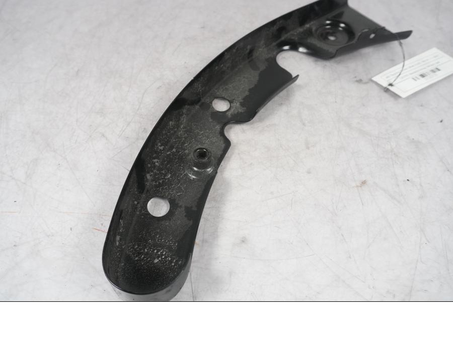 Vänster sida på Bakskärmstag från en H-D Touring Street Glide FLHX -2009 motorcykel.