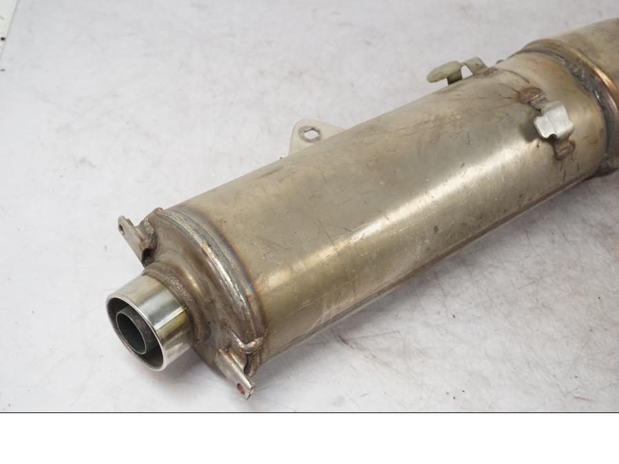 Baksidan på Ljuddämpare från en Suzuki DL 1000 -2002 motorcykel.