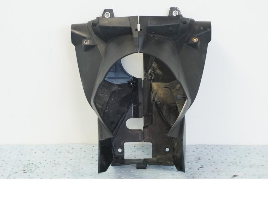 Framsidan på Strålkastarfäste från en KTM 690 Duke -2008 motorcykel.