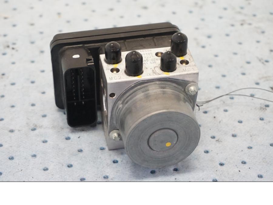 Framsidan på ABS Modulator från en Kawasaki Z 650 ABS -2020 motorcykel.