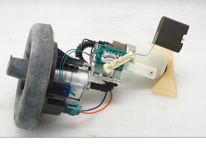 Framsidan på Bensinpump insprut från en BMW F 800 R -2011 motorcykel.