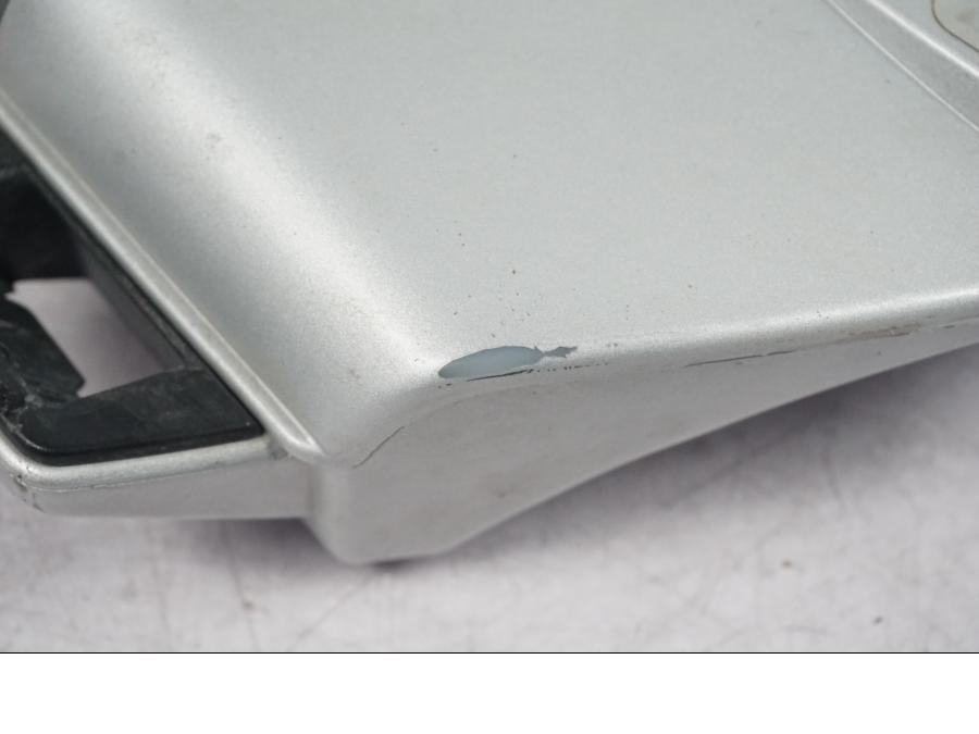 Snett nerifrån på Sadelfäste från en BMW R 1200 GS -2005 motorcykel.