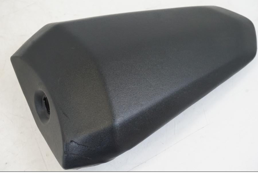 Framsidan på Sadel från en Yamaha YZF R7 -2022 motorcykel.