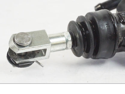 Snett uppifrån på Bromshuvudcylinder från en KTM 390 Adventure -2021 motorcykel.