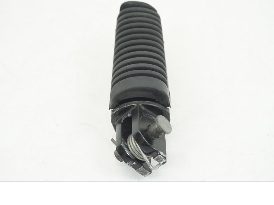 Snett nerifrån på Fotpinne från en Yamaha XV 1700 -2004 motorcykel.