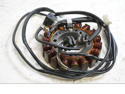 Framsidan på Generator från en Yamaha XVS 650 -1998 motorcykel.