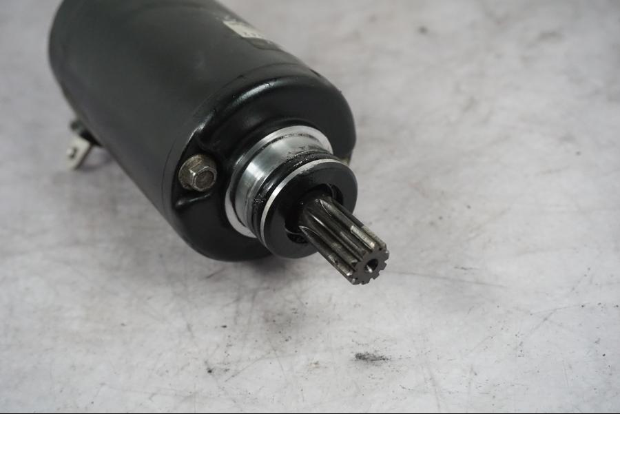 Baksidan på Startmotor från en Triumph Tiger Explorer -2016 motorcykel.