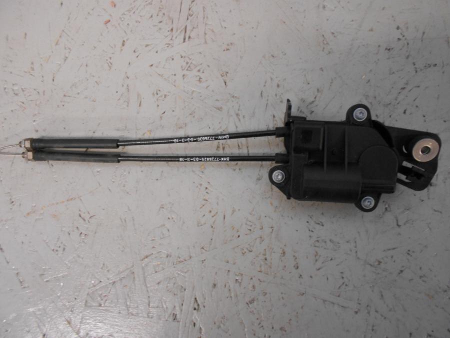 Framsidan på Avgasspjällmotor från en BMW R 1200 GSA -2018 motorcykel.