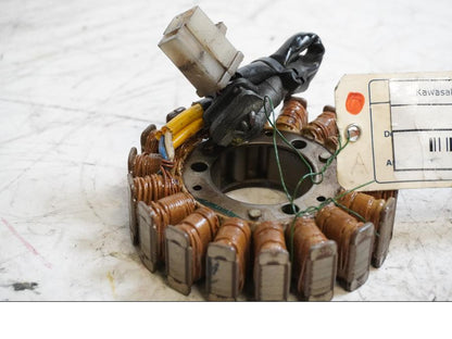 Framsidan på Generator från en Kawasaki Zephyr 750 -1991 motorcykel.