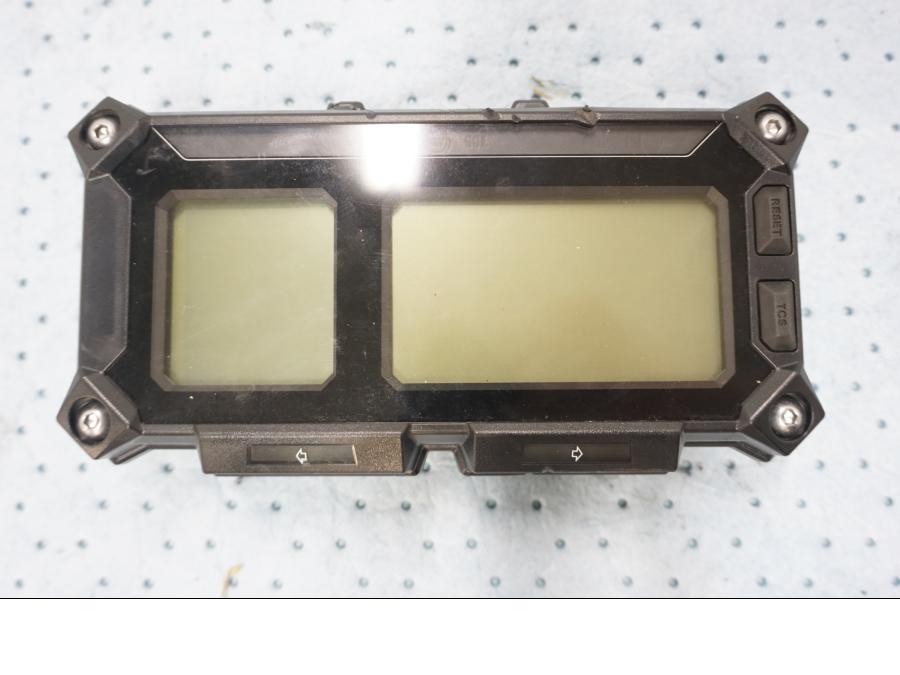 Framsidan på Instrumentpanel från en Yamaha MT-09 Tracer -2019 motorcykel.