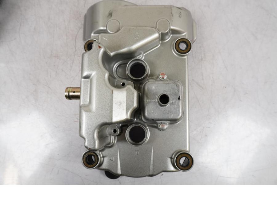 Framsidan på Ventilkåpa från en Honda VFR 800 -2005 motorcykel.