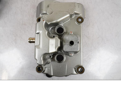 Framsidan på Ventilkåpa från en Honda VFR 800 -2005 motorcykel.