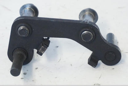 Vänster sida på Bromsoksfäste från en Kawasaki ER-6N -2012 motorcykel.