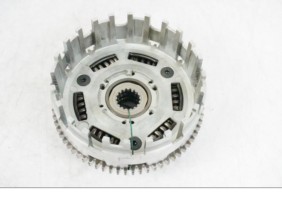 Vänster sida på Kopplingskorg från en BMW F 800 GS -2009 motorcykel.