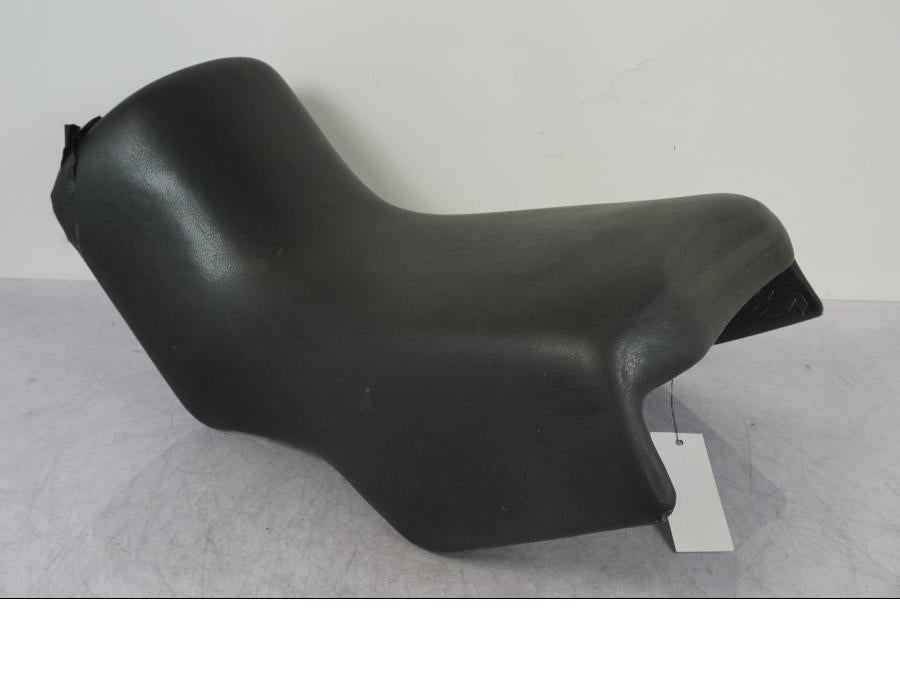 Baksidan på Sadel från en BMW R 1100 GS -1998 motorcykel.