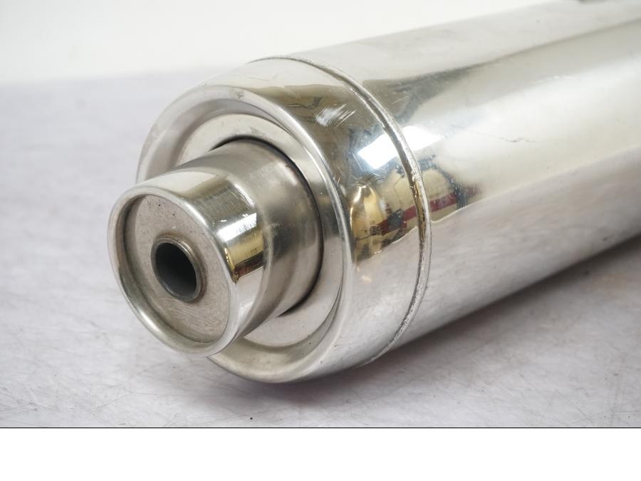 Baksidan på Ljuddämpare från en Yamaha BT 1100 -2004 motorcykel.