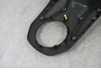 Snett uppifrån på Bensintankskåpa från en Yamaha MT-09 -2024 motorcykel.