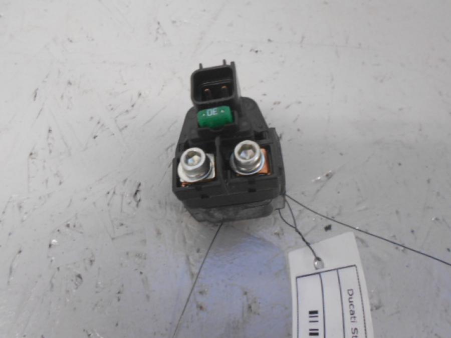 Framsidan på Startrelä från en Ducati Streetfighter 1098 -2010 motorcykel.