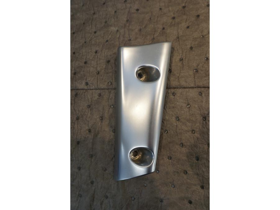 Framsidan på Gaffelbendekor från en Suzuki VZ 800 -1999 motorcykel.