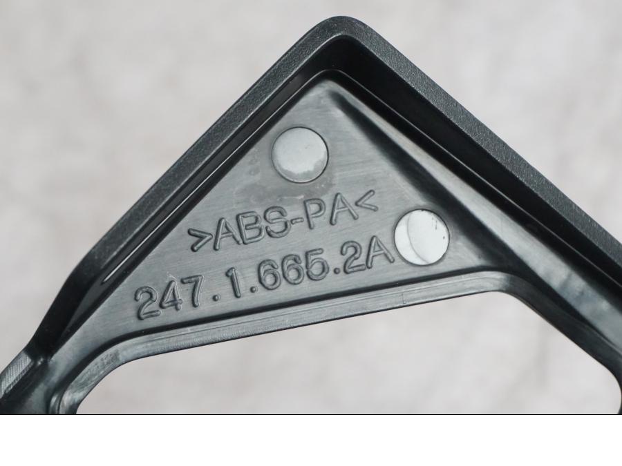 Snett uppifrån på Likriktarskydd från en Ducati Multistrada V4 -2024 motorcykel.