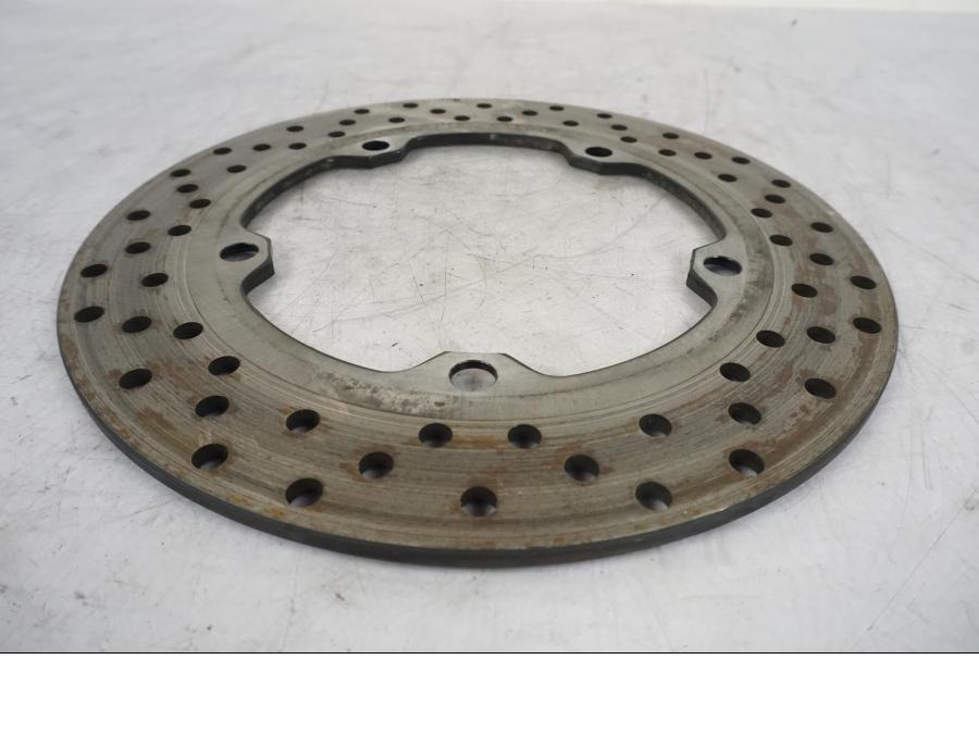 Baksidan på Bromsskiva från en Yamaha MT-09 -2020 motorcykel.