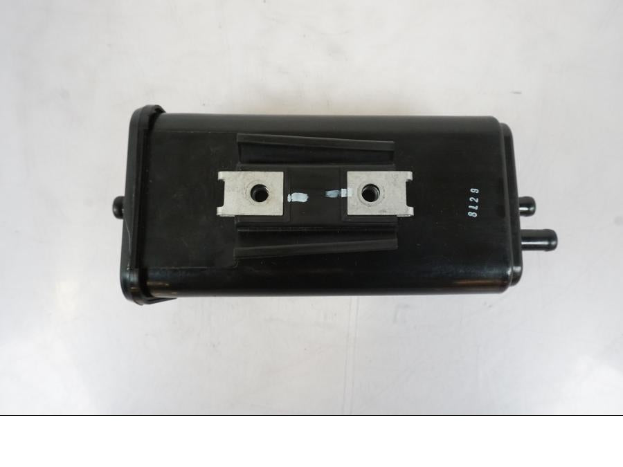 Höger sida på Fuel Evap System från en KTM 790 Duke -2019 motorcykel.