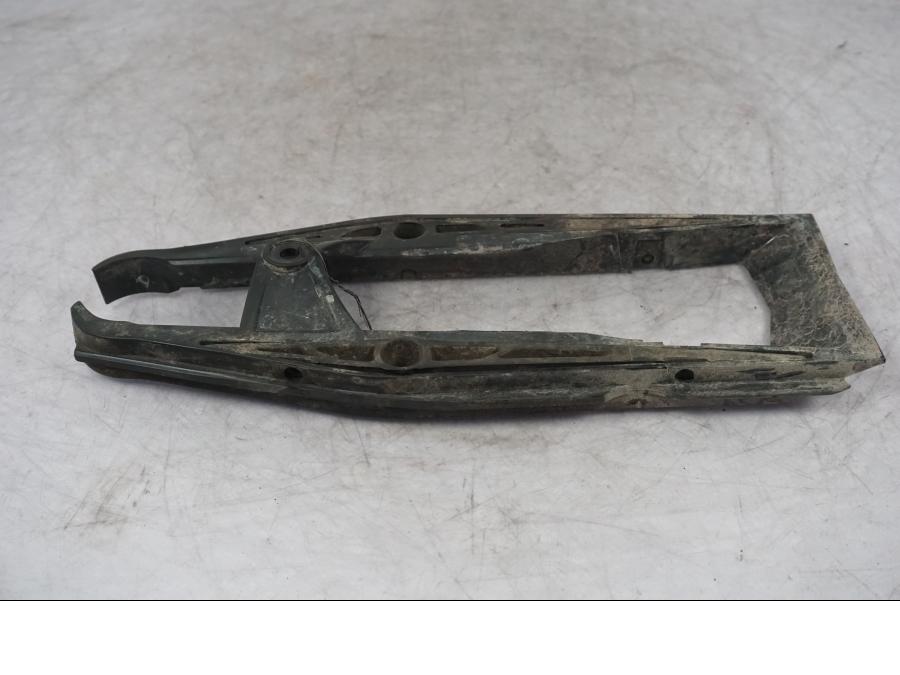 Framsidan på Kedjeguide från en Triumph Tiger Explorer -2016 motorcykel.