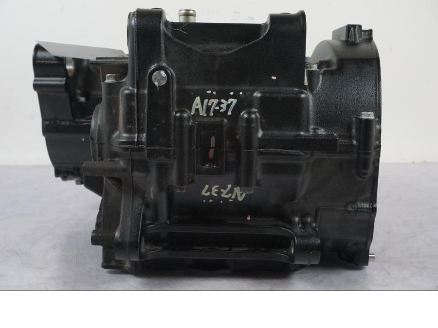 Baksidan på Motorblock från en Kawasaki Z 900 -2019 motorcykel.