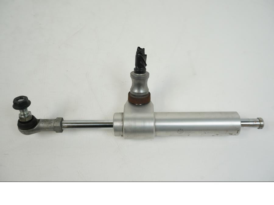 Snett nerifrån på Styrdämpare från en BMW S 1000 R -2019 motorcykel.