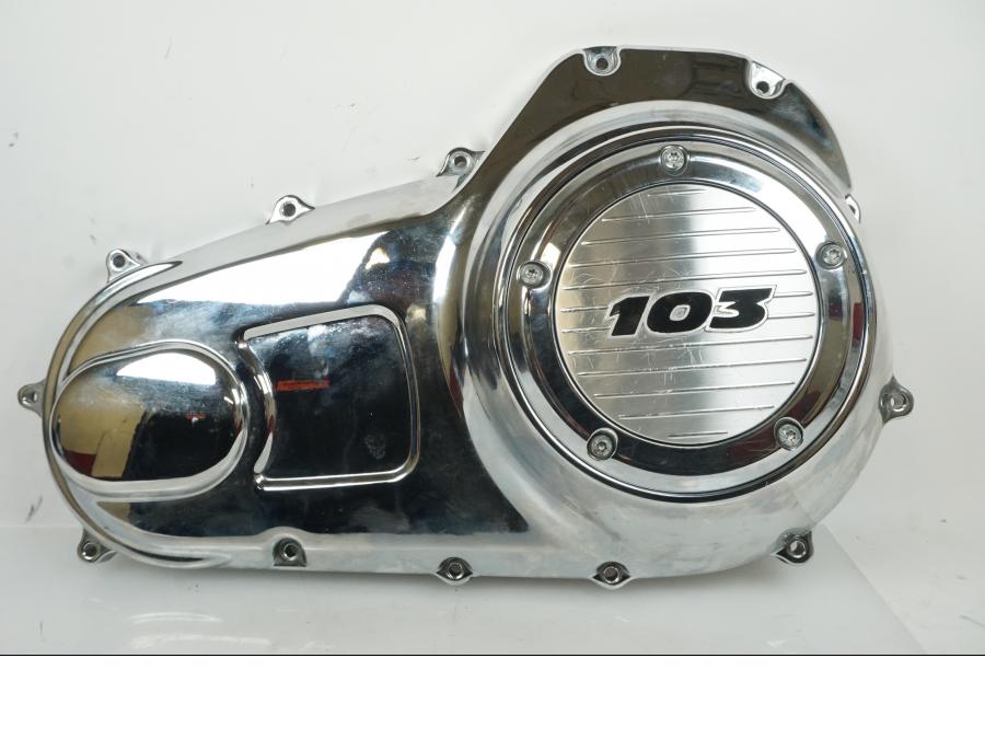 Framsidan på Generatorkåpa från en H-D Touring Street Glide FLHX -2013 motorcykel.