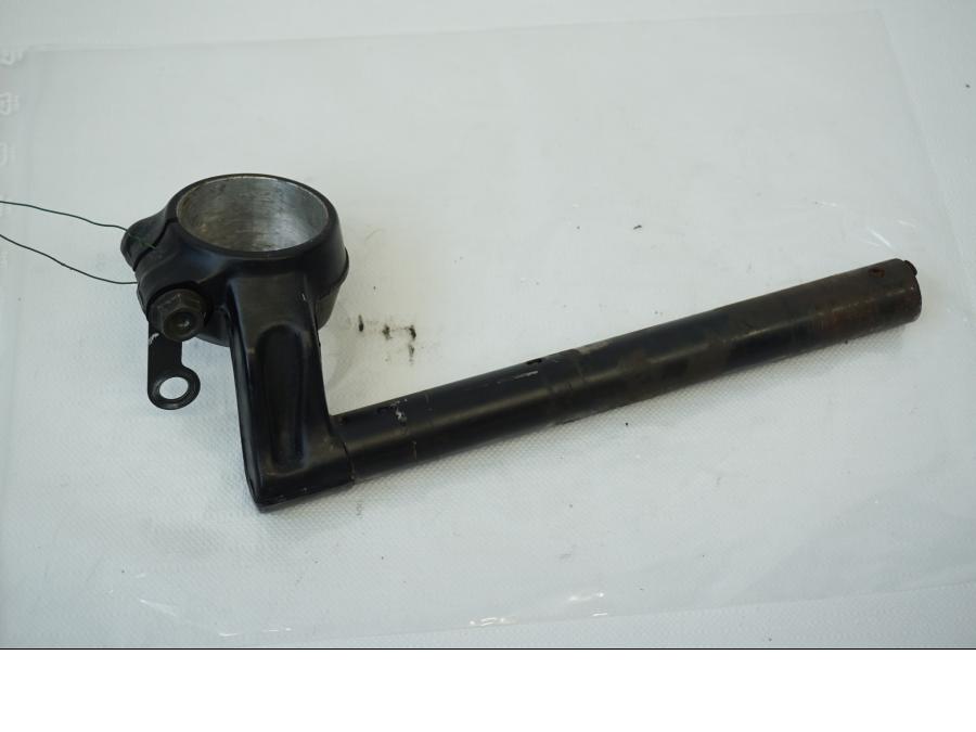 Baksidan på Styre från en Honda CBR 900 RR -1997 motorcykel.