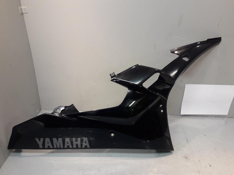 Framsidan på Magkåpa från en Yamaha YZF R6 -2006 motorcykel.