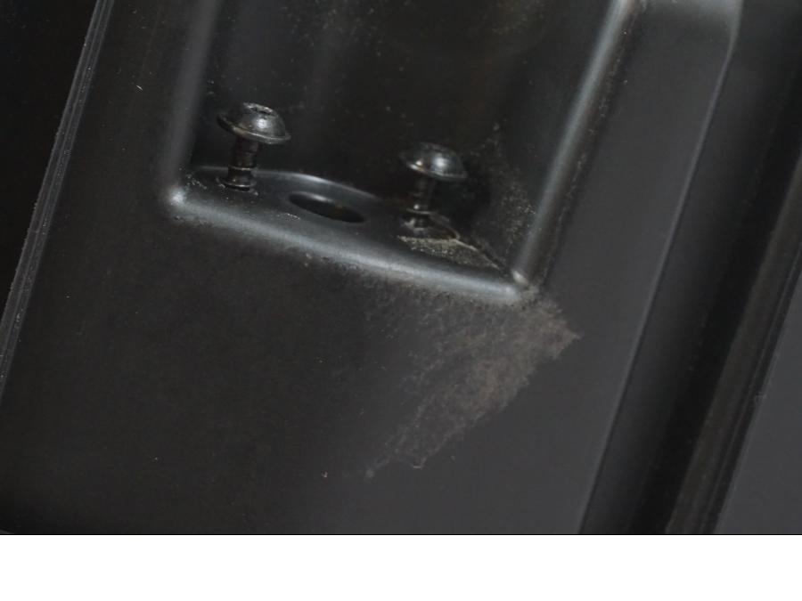 Snett nerifrån på Luftburk från en KTM 1290 Super Duke R -2022 motorcykel.