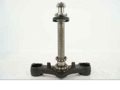 Snett uppifrån på Gaffelkrona från en Suzuki GSX 600 F -1998 motorcykel.