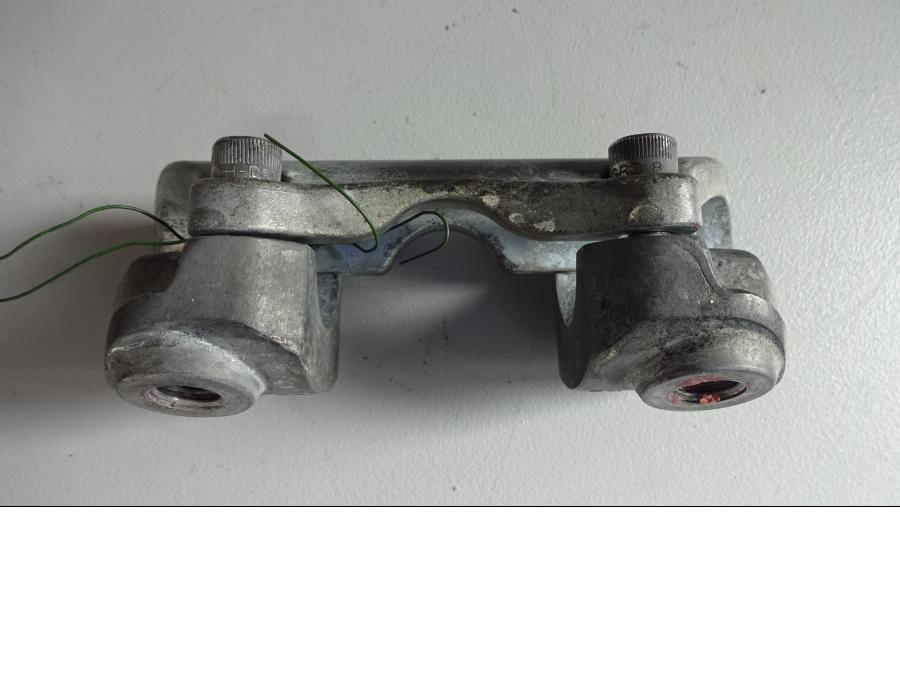 Vänster sida på Styrfäste från en H-D Street Glide FLHX -2015 motorcykel.