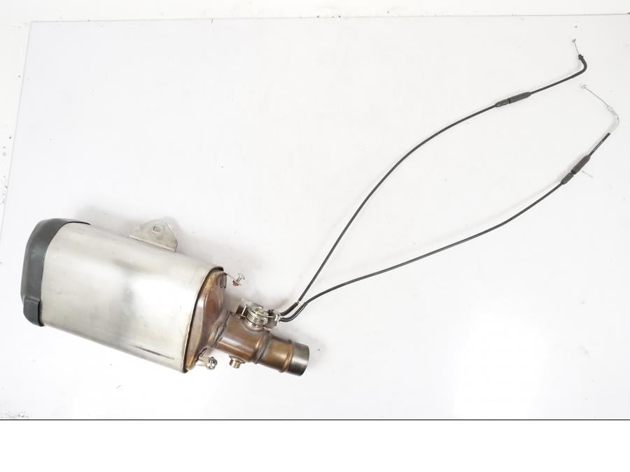 Framsidan på Ljuddämpare från en Kawasaki ZX-6R -2011 motorcykel.