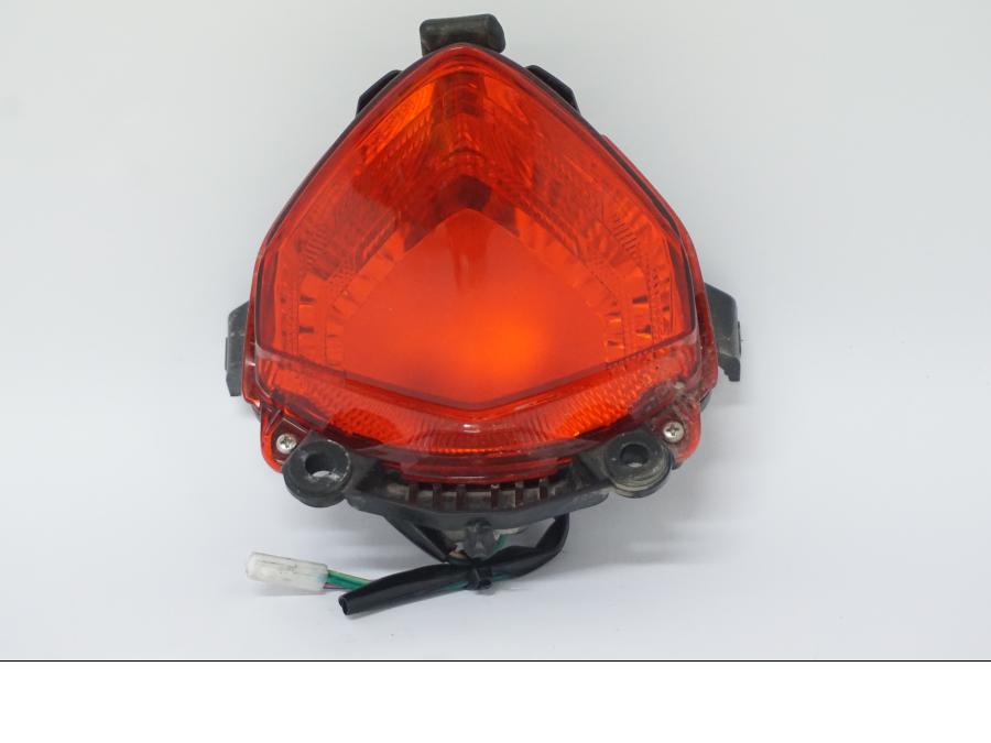 Framsidan på Baklampa från en Honda CB 500 X -2015 motorcykel.