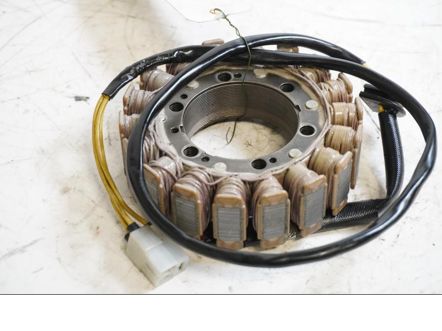 Framsidan på Generator från en BMW F 650 -1999 motorcykel.