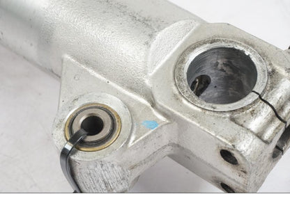 Baksidan på Gaffelben från en Honda CBR 1000 F -1999 motorcykel.