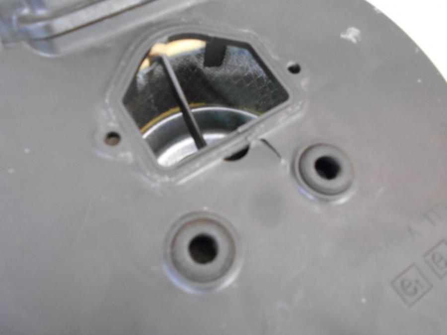 Vänster sida på Luftburk från en Kawasaki VN 1600 Mean Streak -2007 motorcykel.