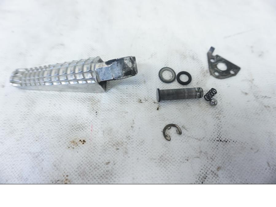 Framsidan på Fotpinne från en Suzuki GSX-R 1000 -2009 motorcykel.