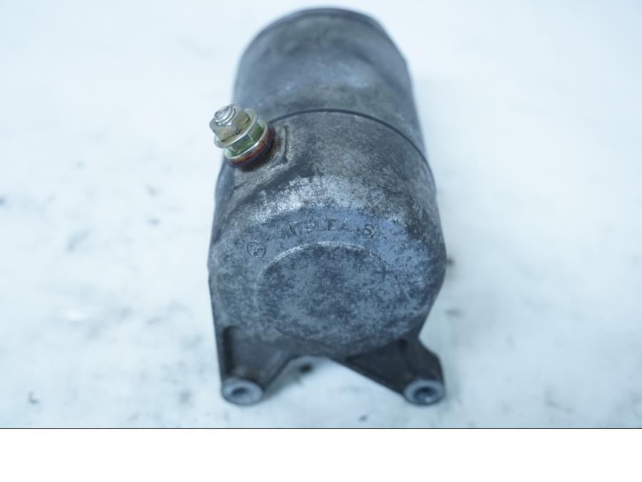 Vänster sida på Startmotor från en Yamaha YZF 1000 R -1997 motorcykel.