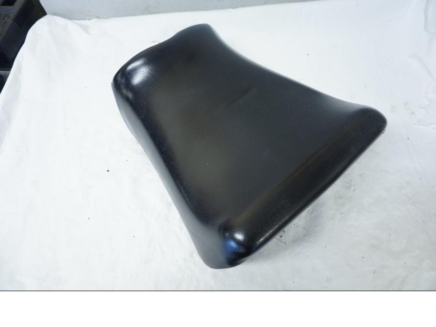 Höger sida på Sadel från en Suzuki GSX-R 1100 -1989 motorcykel.