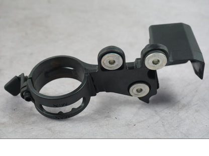 Vänster sida på Bromsvätskebehållare från en Ducati Multistrada V4 -2024 motorcykel.