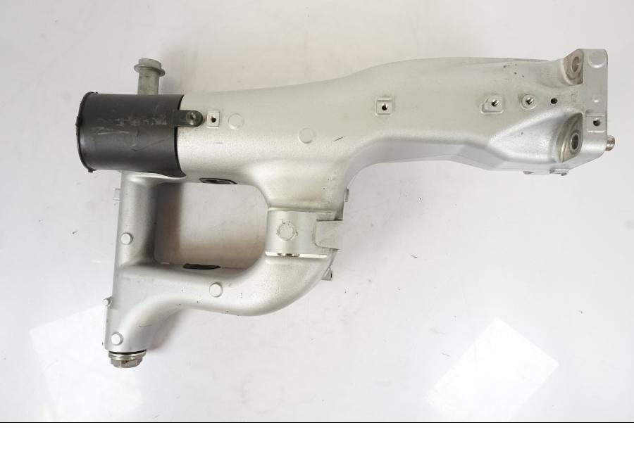 Höger sida på Sving från en Honda VFR 1200 -2010 motorcykel.