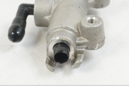 Snett uppifrån på Bromshuvudcylinder från en Suzuki VZR 1800 -2009 motorcykel.